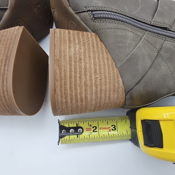 Kork-Ease Joelle Leather Bootie Taupe Women’s Size 9 - Picture 8 of 11